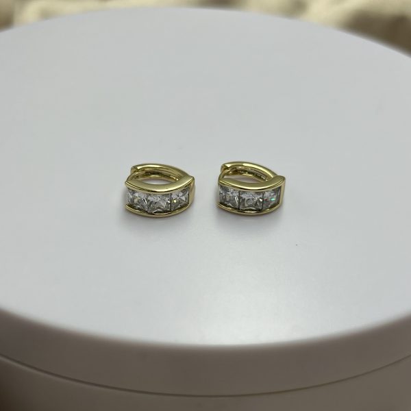 Argolla mediana piedras blancas