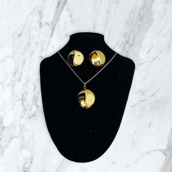 Conjunto círculo dorado relieve