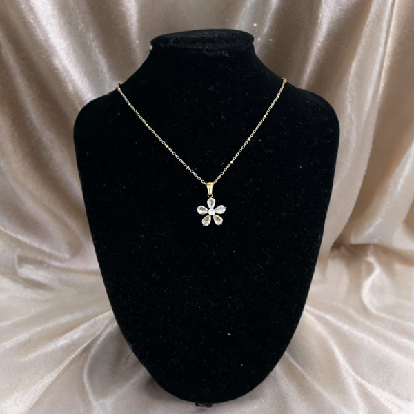 Cadena flor piedras mediana