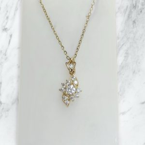 Cadena medalla piedras