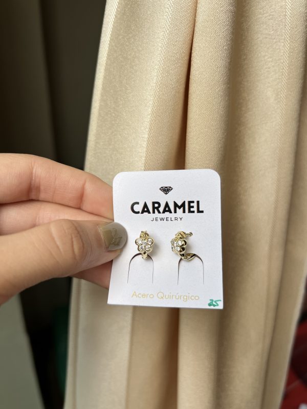 Argollita flor piedras - Imagen 2