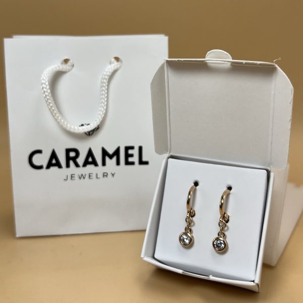 Argolla colgante piedrita