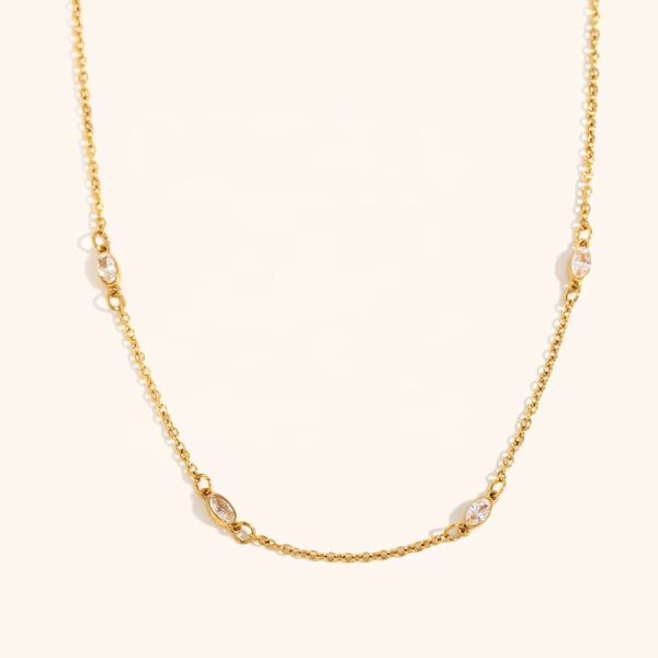 Cadenita fina piedras